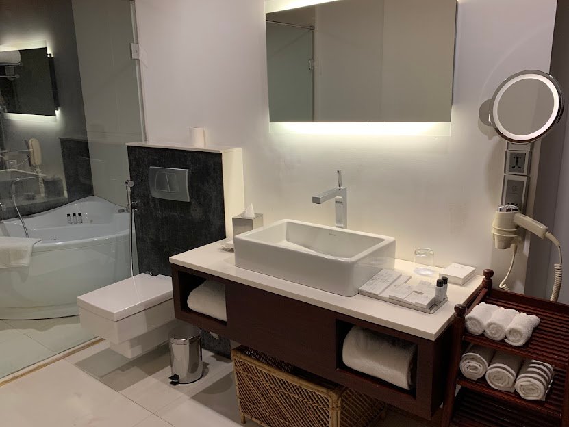 The raviz ashtamudi 1000166376